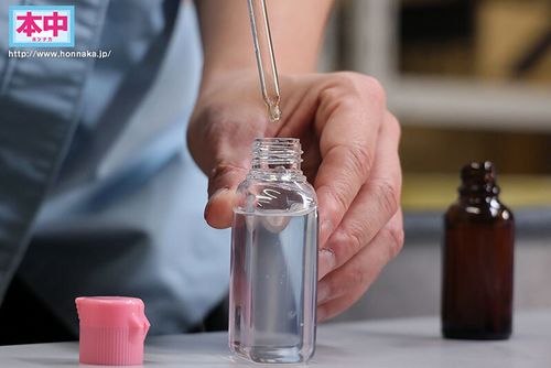 生意気な学生バイトに1週間媚薬を仕込み続けて2人きりになるシフトの夜に勤務態度改善キメセク中出し15発 根尾あかり