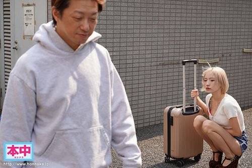 ねぇ、今日も泊めてくれたら…お礼に中出しさせてあげる エッチなおねだりなんでもOK！！発射無制限で何度も精子ぶっこ抜いてくれる超～優しい令和ギャル 春陽モカ