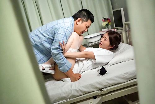 人妻看護師ひなこ 背徳の巨根患者ねとられ回診ナースコール 森日向子