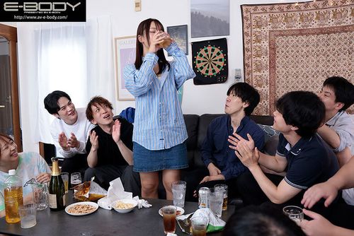 ヤリ部屋で雑にモミ犯●れてアへ笑顔でピースしてるなんてどうかしてるぜ 大好きな巨乳彼女が大学サークルの男達にノリノリで寝取られて… 莉々はるか